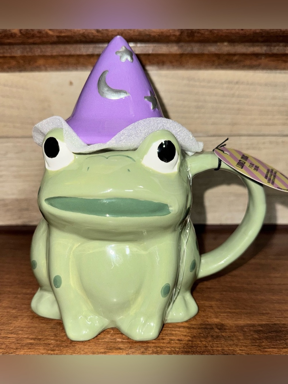 Cute 🥰 Frog 🐸 Wizard 🧙‍♂️ Ceramic 17oz Mug in Light Green with Purple Hat 🎩
